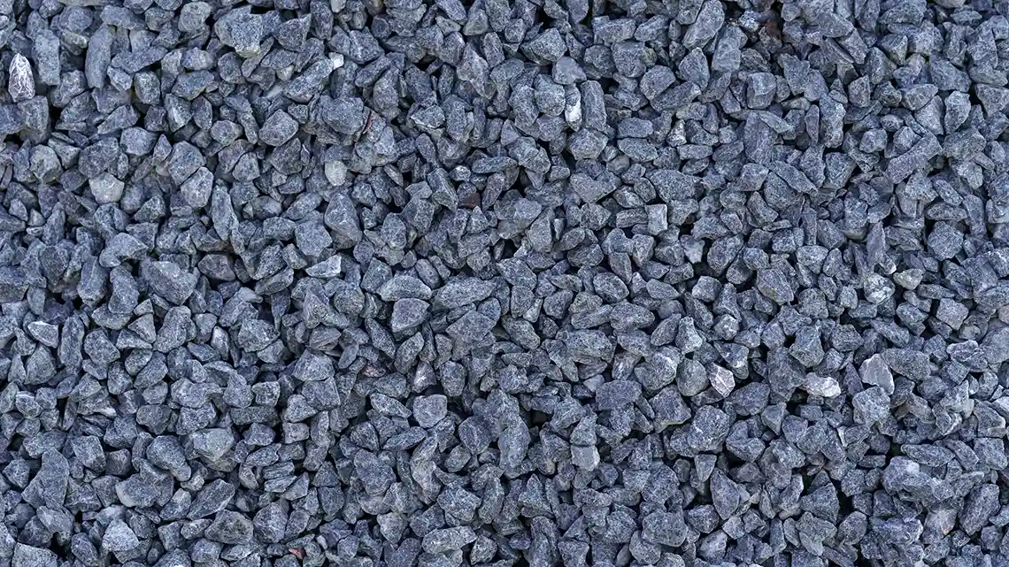 Bild zeigt Schottersteine, dunkelgrau in Draufsicht.
